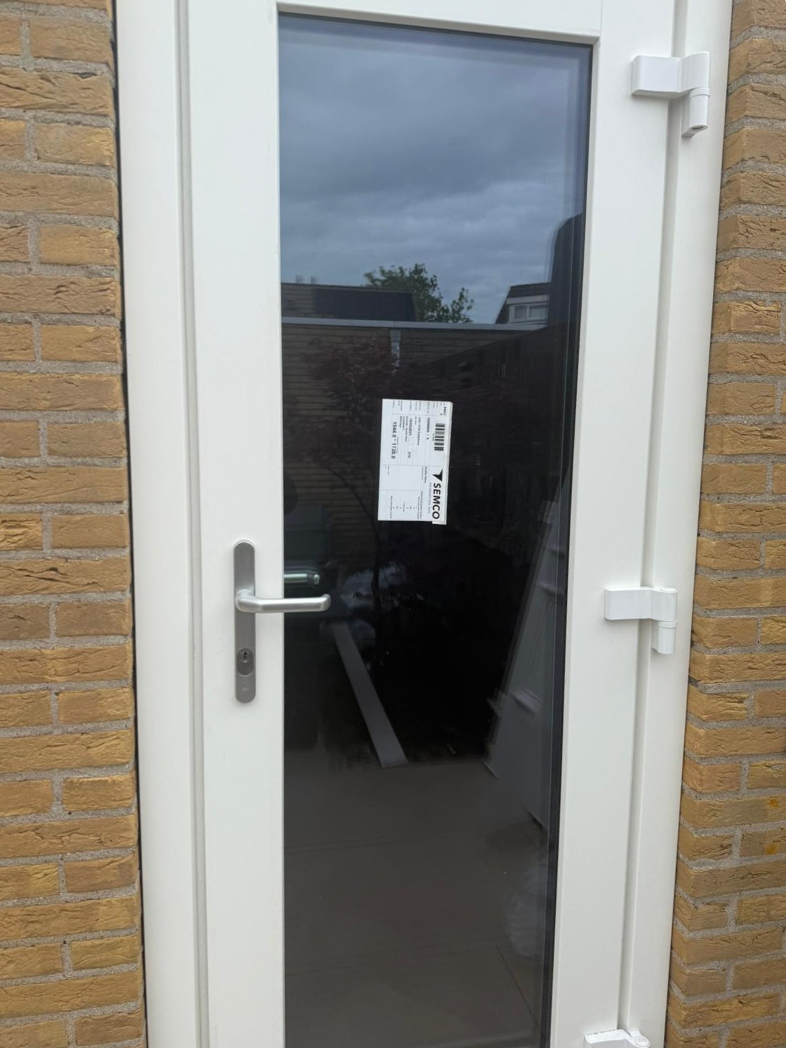 Voordeur geplaatst in bestaande gevel met nette afwerking