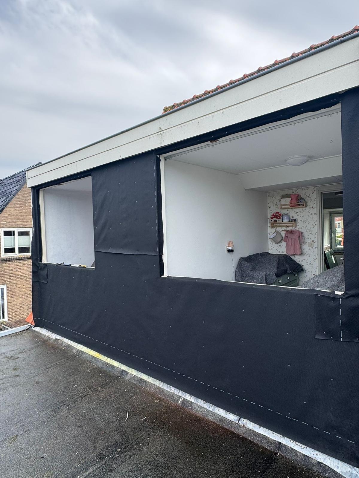 Kunststof gevelbekleding beschermt nog op de opbouw