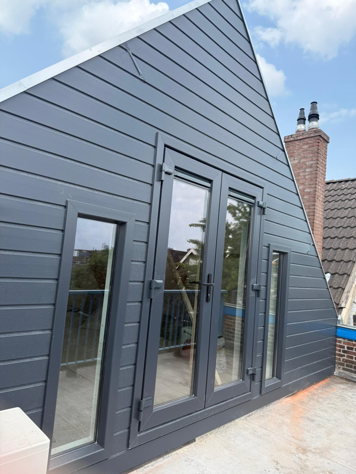 Opbouw afgewerkt met keralit gevelbekleding door KozijnBase