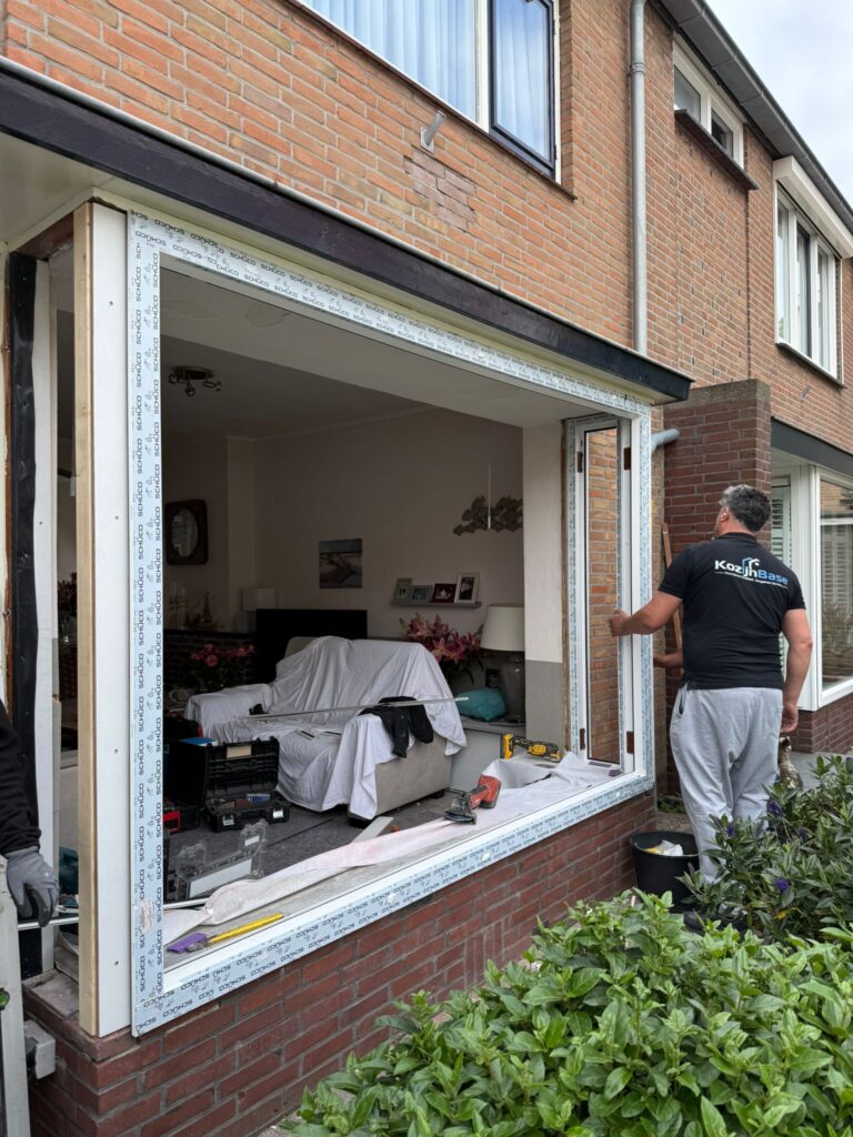 Tijdens het plaatsen van de kozijnen IJmuiden