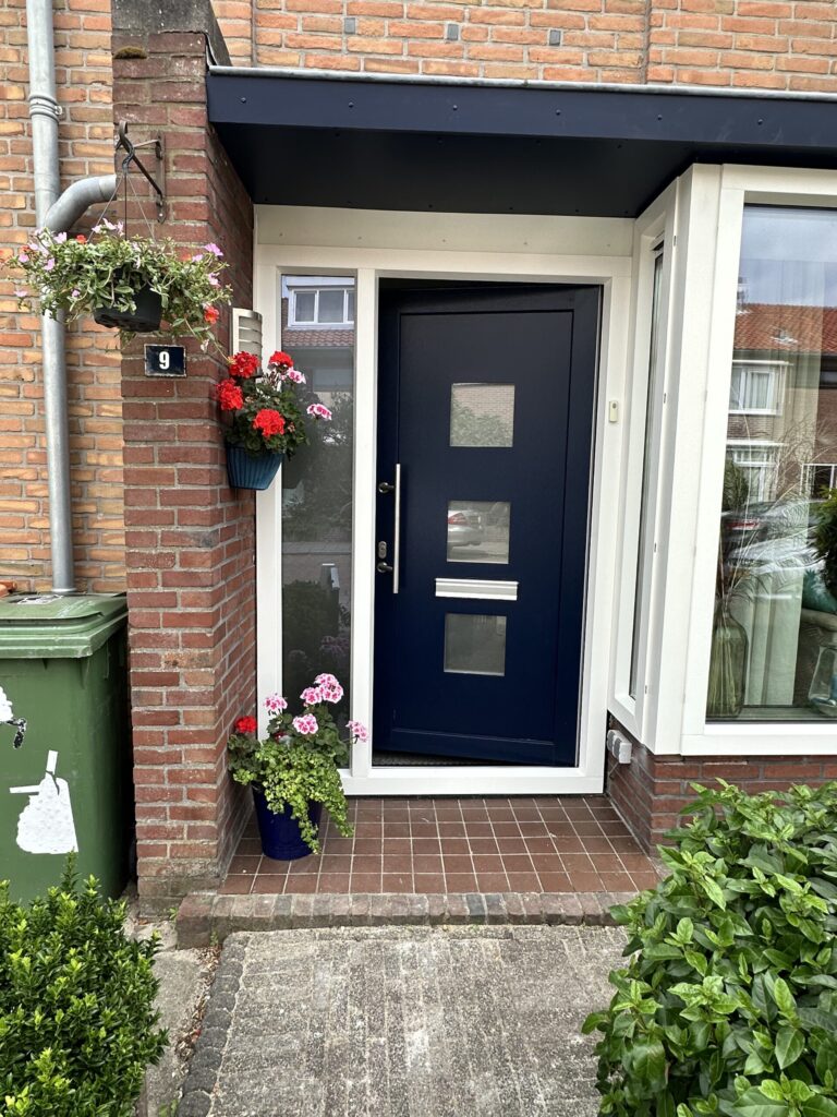 Voordeur vervangen bij renovatie in IJmuiden