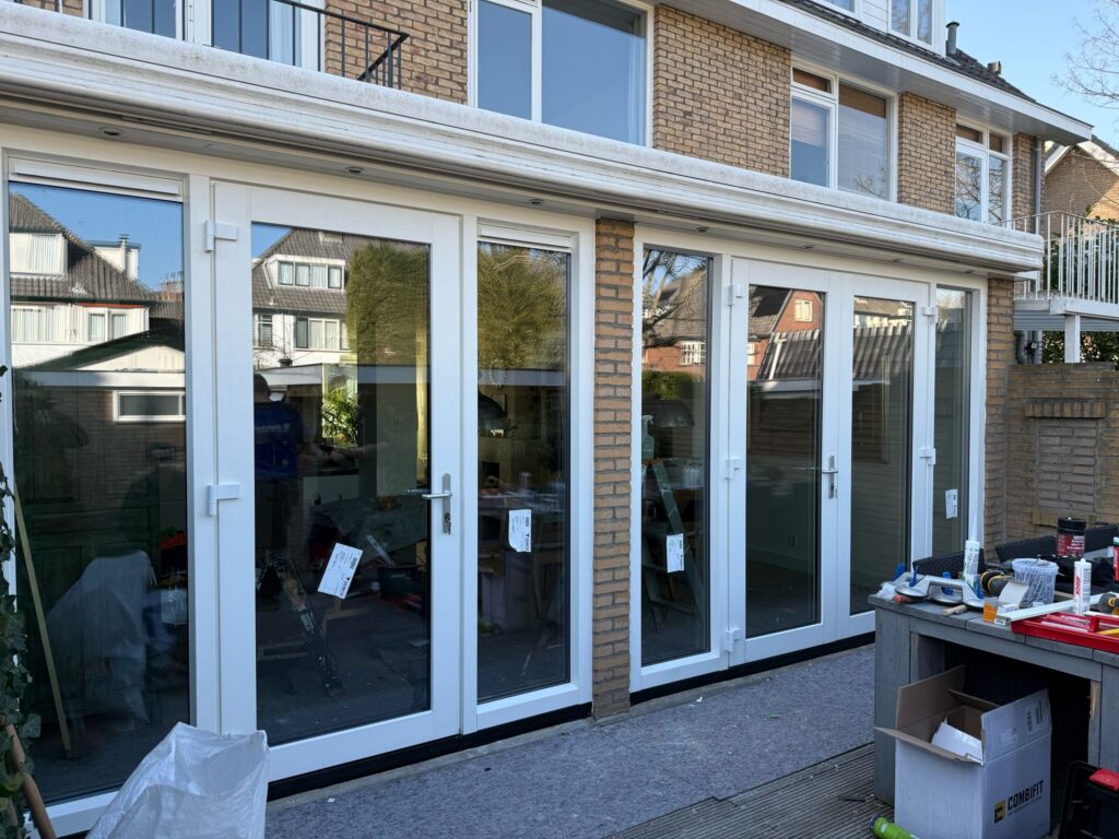 openslaande deuren met kunststof kozijnen Wassenaar in renovatie achterpui