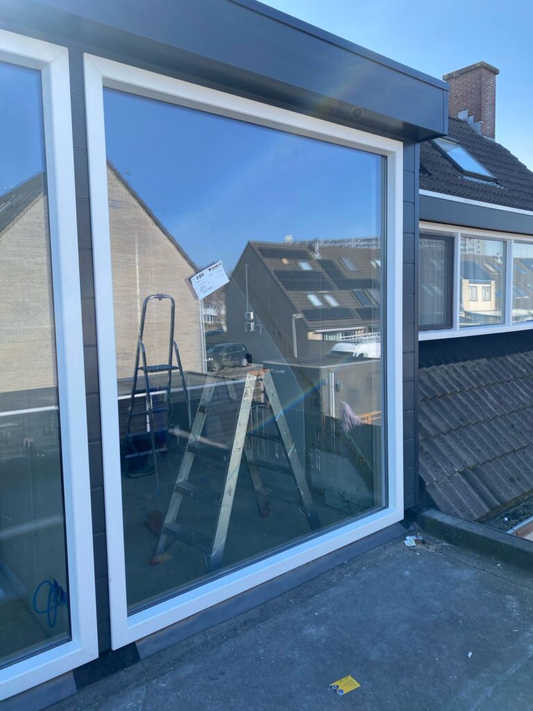 brandwerende kozijnen Haarlem buitenzijde met groot isolatieglas en strakke afwerking