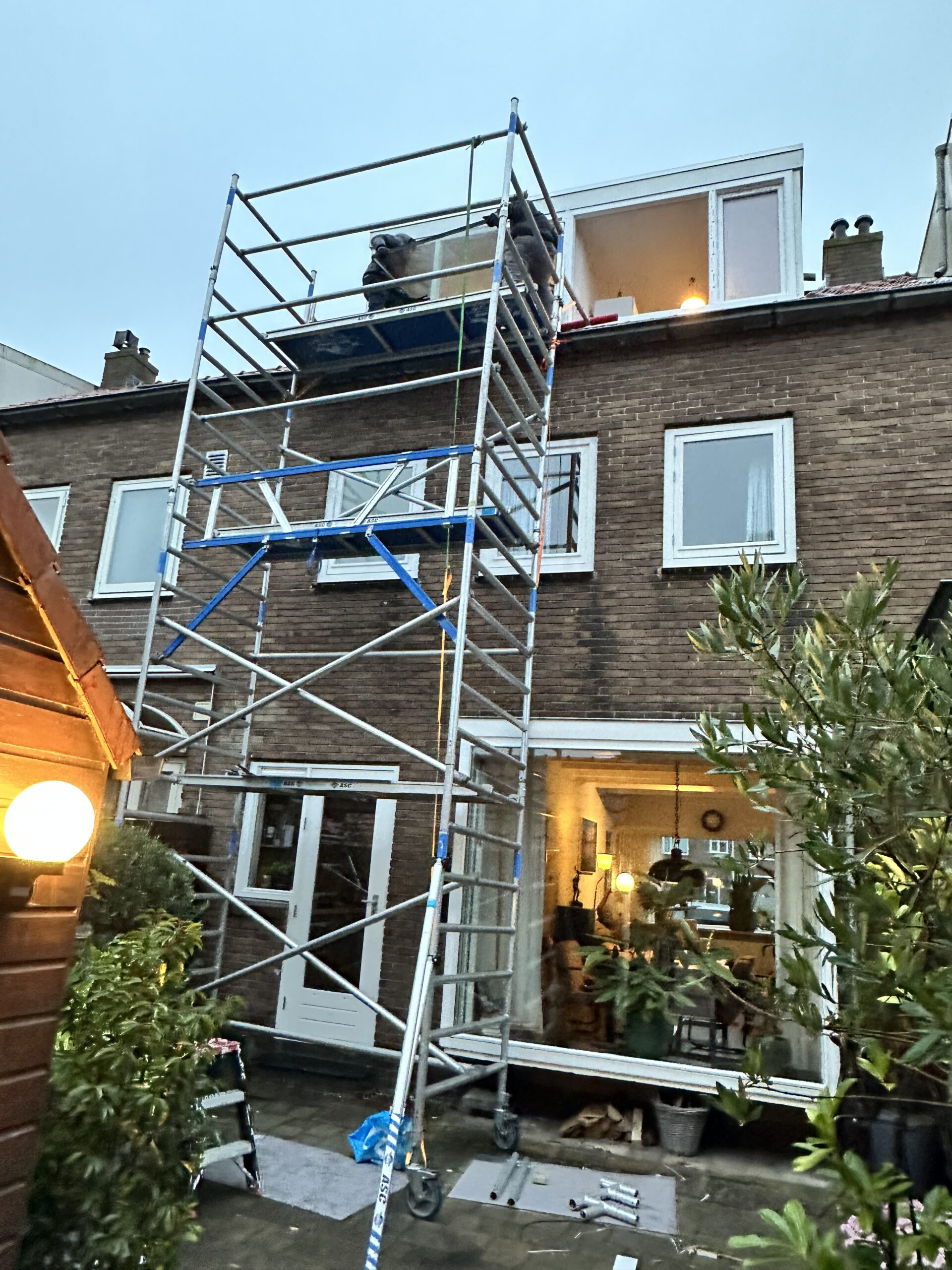 kozijnen Velserbroek plaatsing met steiger bij renovatie van bestaande woning