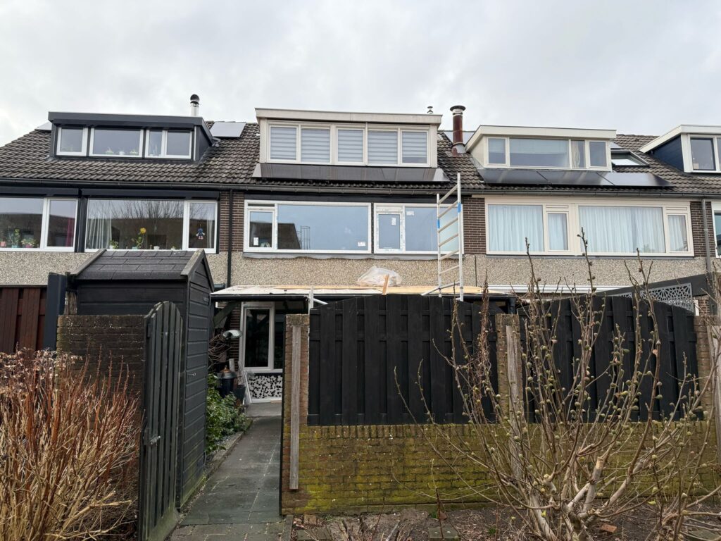 kozijnen vervangen in Haarlem achtergevel woning met focus op betere isolatie en luchtdichte plaatsing