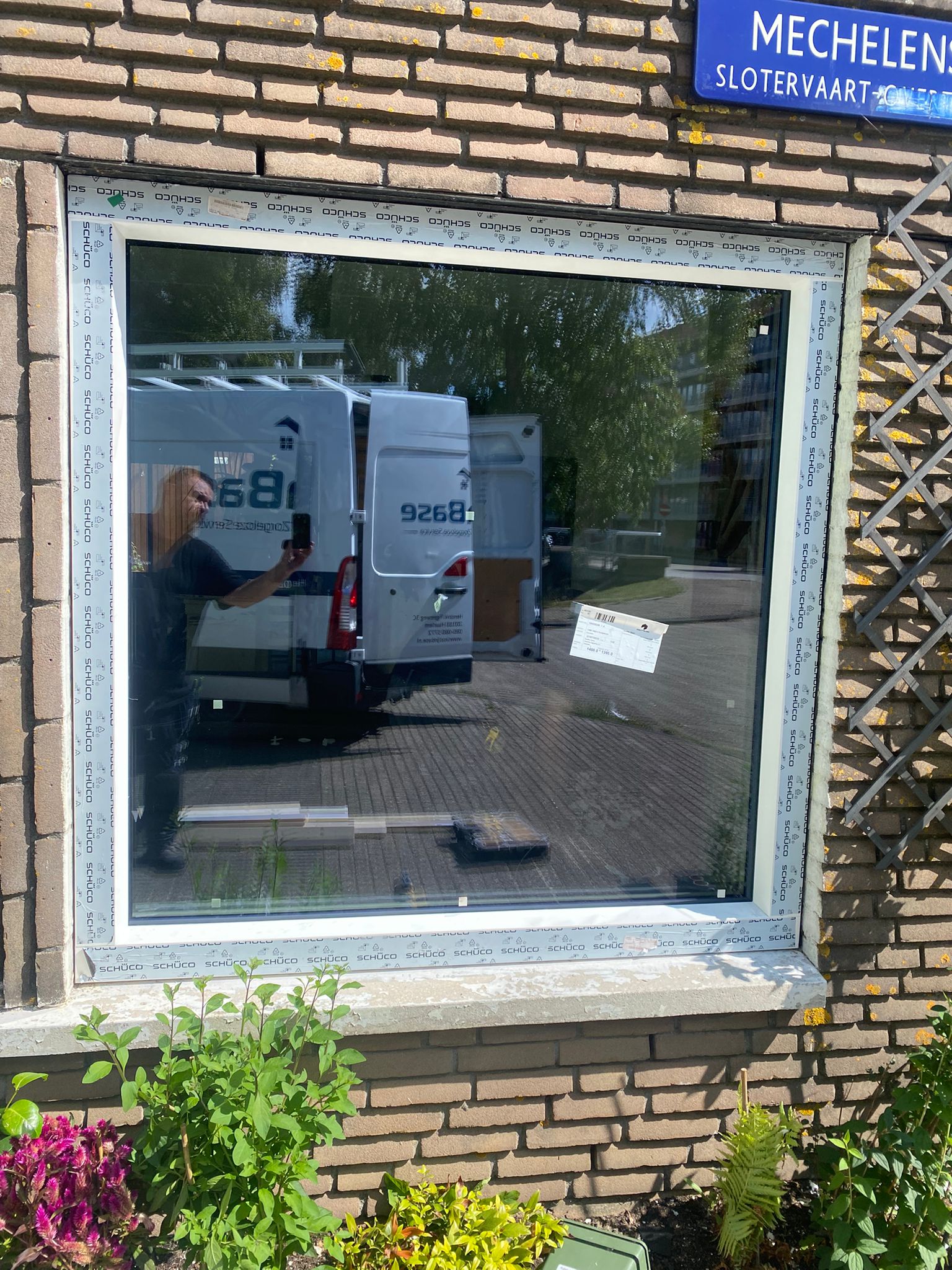 Groot kunststof kozijn met isolerend glas geplaatst in Amsterdam