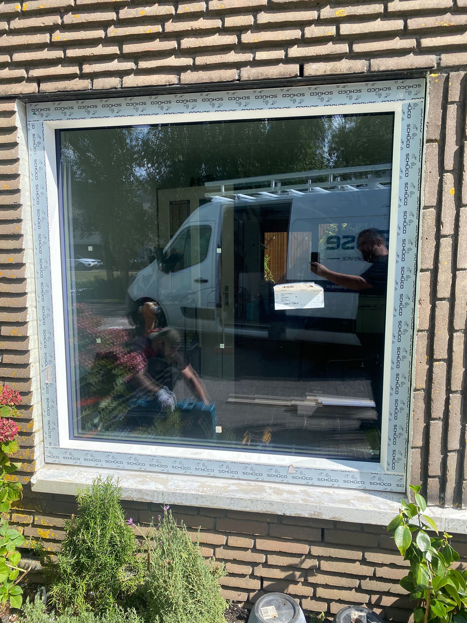 Nieuwe kozijnen met isolerend glas geplaatst in een woning in Amsterdam