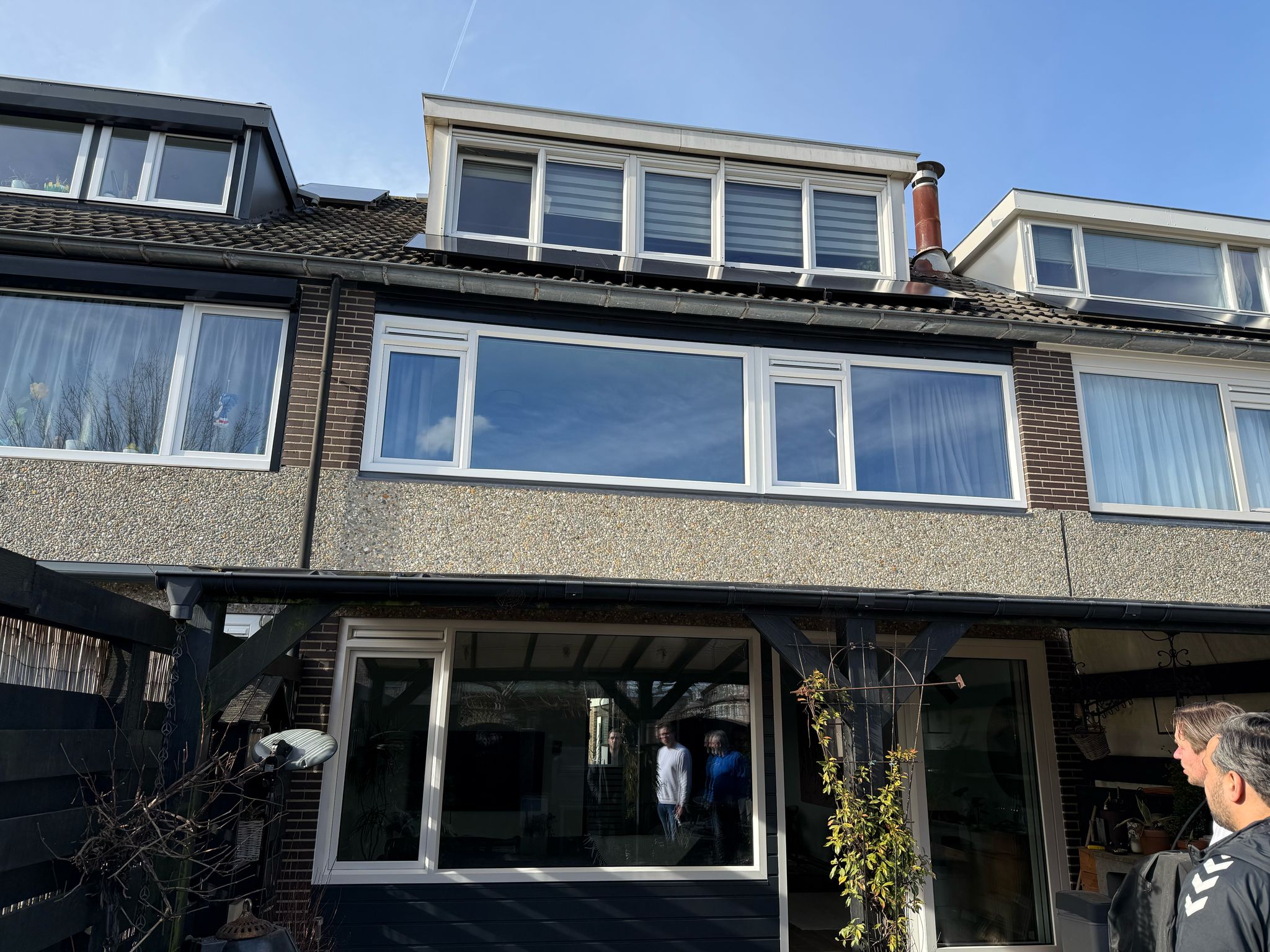 Kozijnen vervangen in rijtjeswoning met nieuwe kunststof kozijnen en grote raampartij