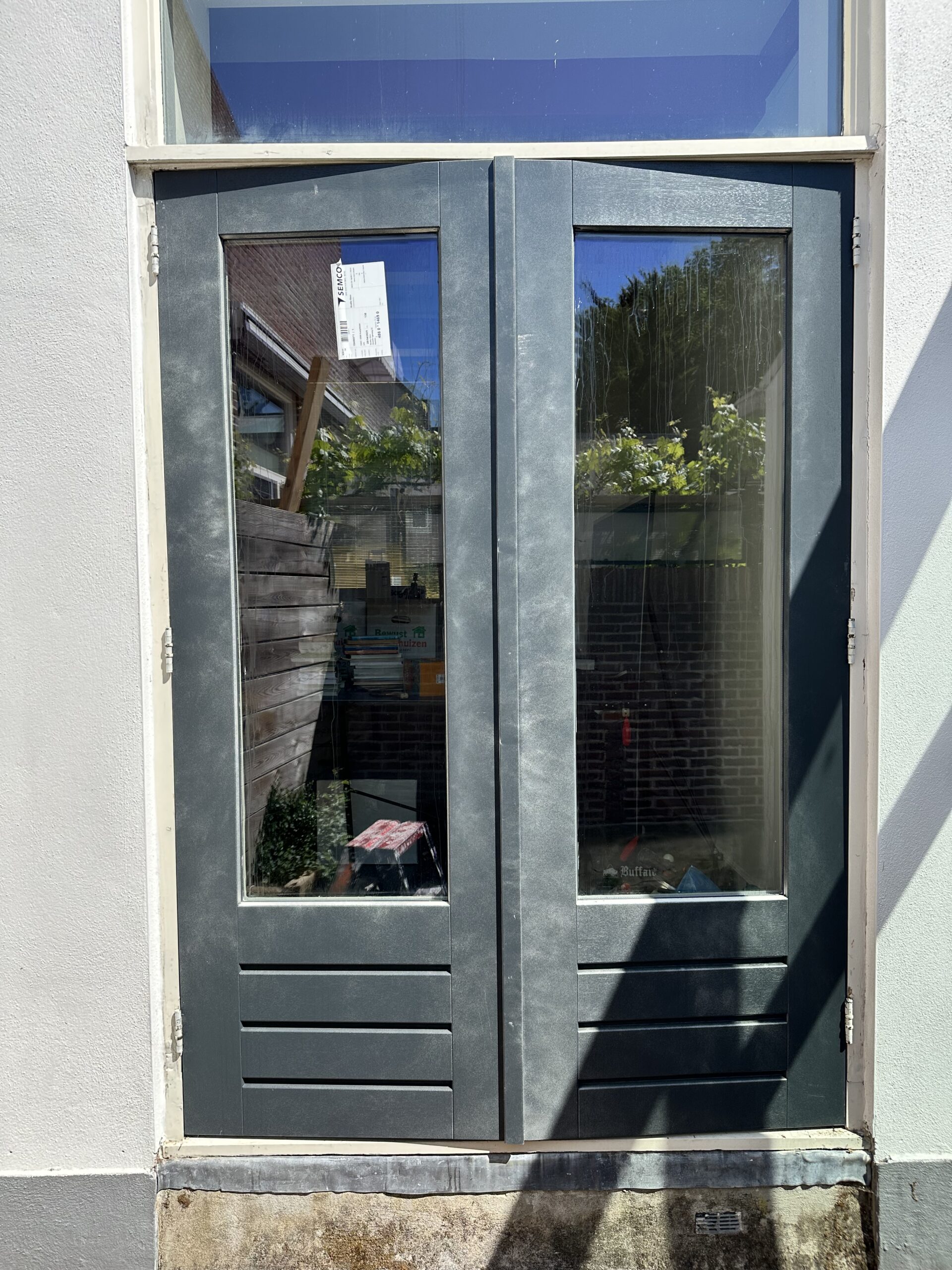 kunststof deuren en kozijnen Lisse geplaatst met glas en stevige afwerking