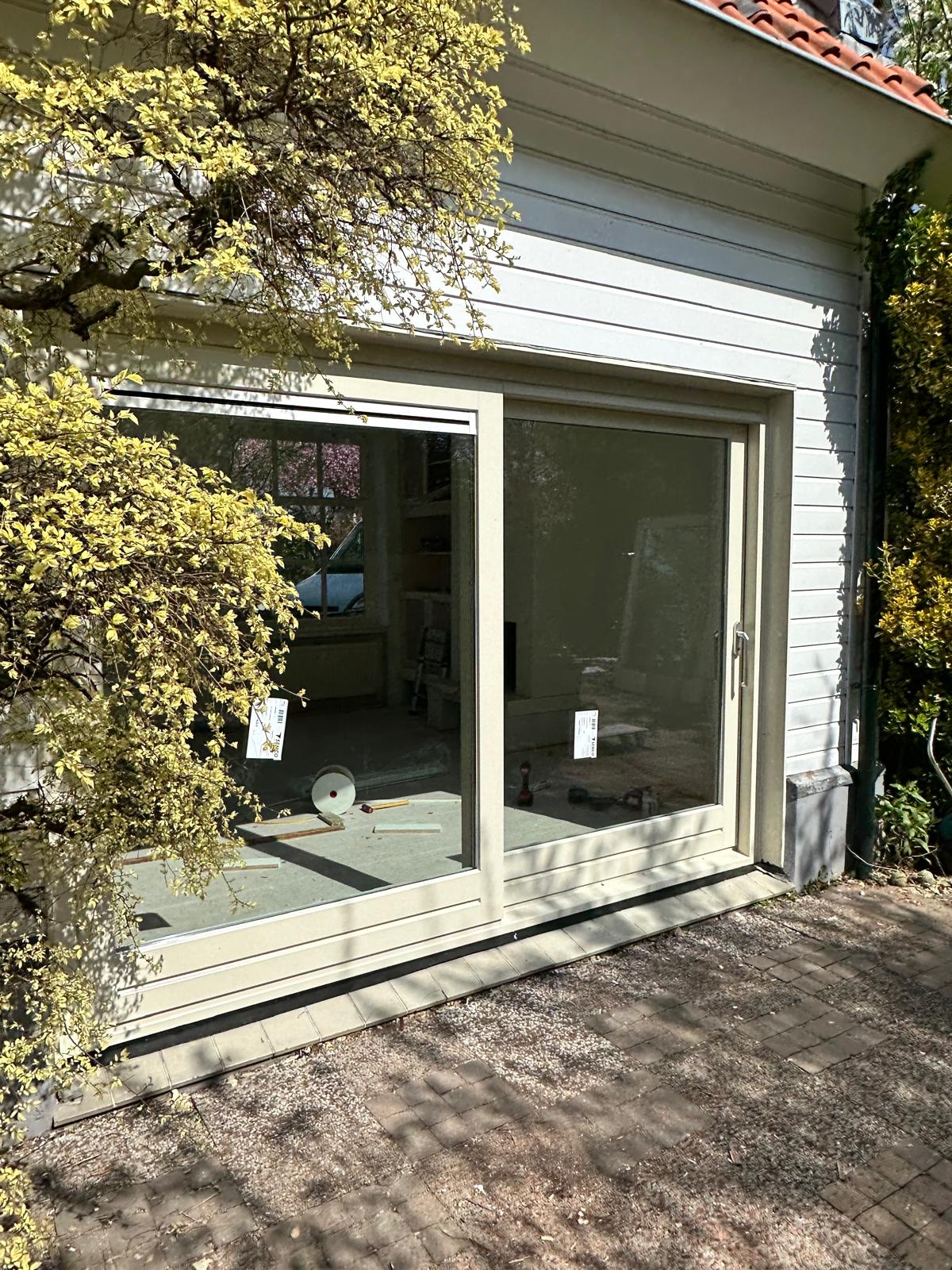 Witte aluminium schuifpui inclusief montage en HR++ beglazing