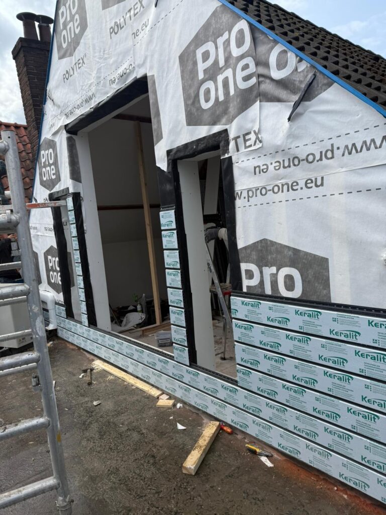 Gevel in opbouw met waterkerende folie voor Keralit gevelbekleding