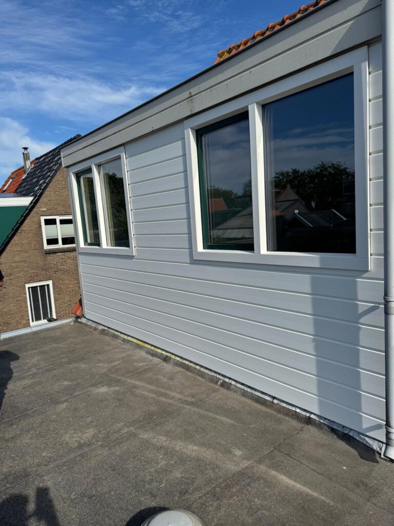 Kunststof gevelbekleding op dakkapel met strakke en onderhoudsarme afwerking