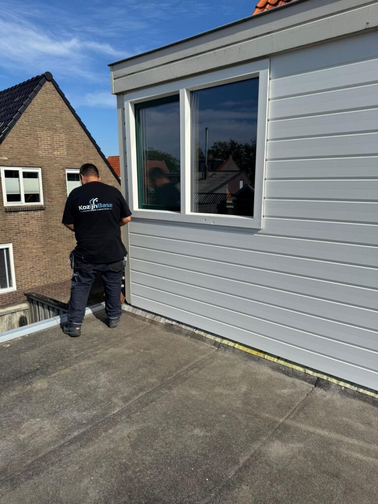 Onderhoudsarme kunststof gevelbekleding met lange levensduur op dakkapel