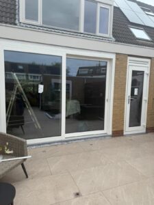 Witte aluminium schuifpui inclusief montage en HR++ beglazing